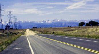 Caminos pavimentados y caminos de tierra