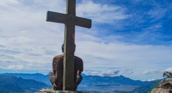 Mírate a través de la Cruz