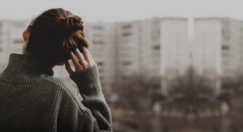 ¿Por qué la crítica tiene más impacto que el halago?